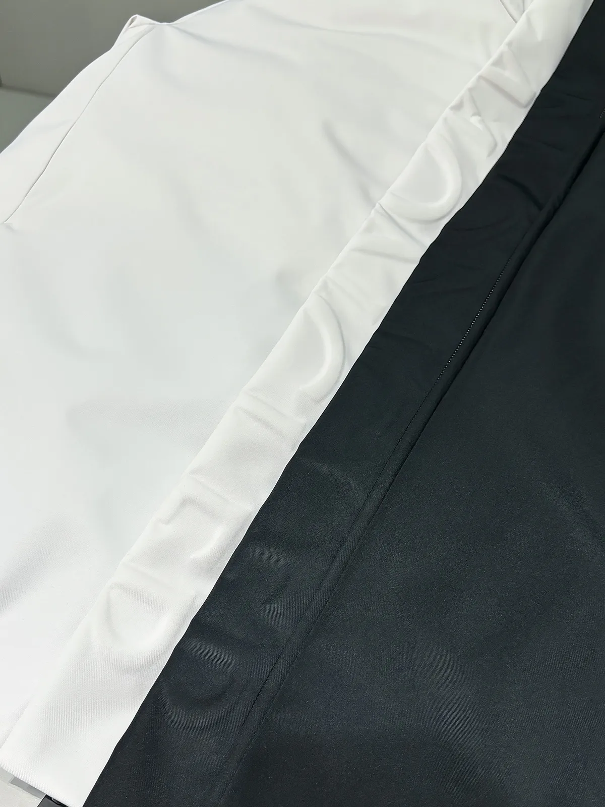 MON 26 ，Polset 90 ， 。 ， 。 ， ， ， ， ， ， Cream White Black Size：1 2 3 4 5597Size ： 1 : 118cm- 50cm- 67cm- 62 2 : 122cm- 52cm- 69cm- 63 3 : 126cm- 54cm- 71cm- 64 4 : 130cm- 56cm- 73cm- 65